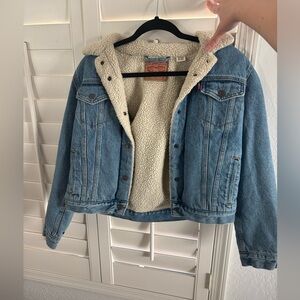 Levi's Classic Blue Denim Jacket with Sherpa Lining